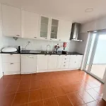 Moradia Sao Joao-spacious Beachfront