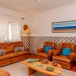 Moradia Sao Joao-spacious Beachfront Villa A dos Cunhados