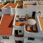 Moradia Sao Joao-spacious Beachfront