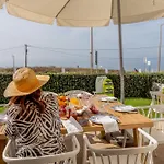Villa Moradia Sao Joao-spacious Beachfront A dos Cunhados
