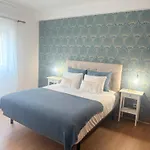 Moradia Sao Joao-spacious Beachfront Villa