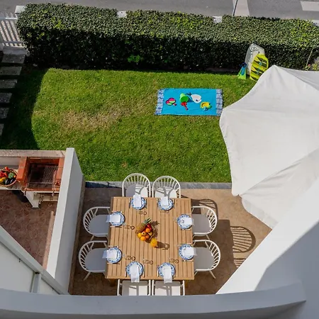 Moradia Sao Joao-spacious Beachfront Villa *