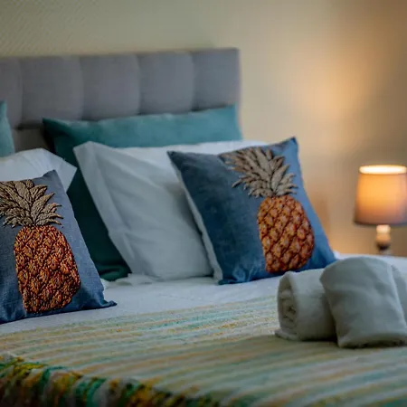 Villa Moradia Sao Joao-spacious Beachfront *