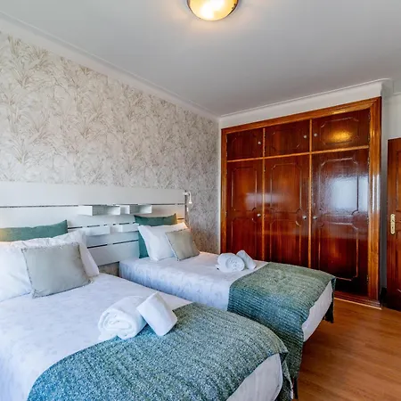 Moradia Sao Joao-spacious Beachfront * 아 도스 쿤하도스