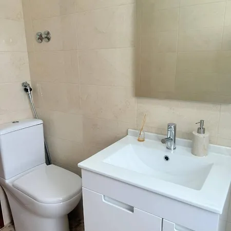 Moradia Sao Joao-spacious Beachfront Vila