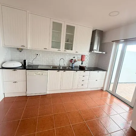 Moradia Sao Joao-spacious Beachfront