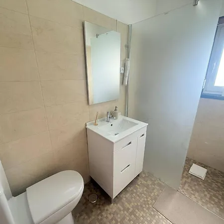 Vila Moradia Sao Joao-spacious Beachfront A dos Cunhados