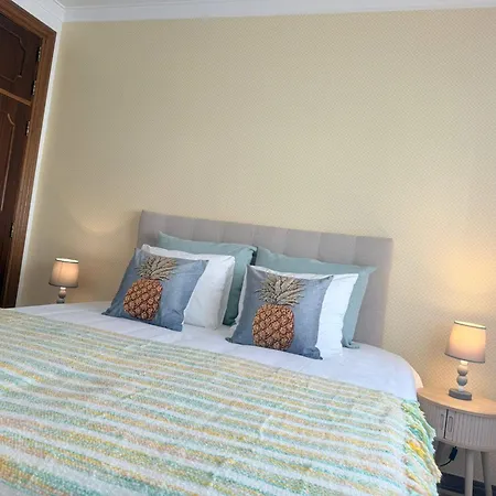 Moradia Sao Joao-spacious Beachfront Villa A dos Cunhados