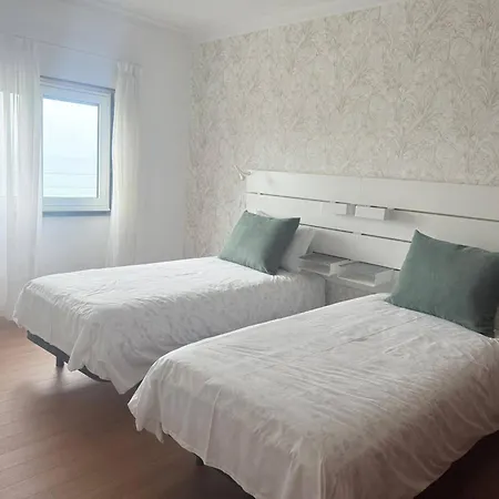 Moradia Sao Joao-spacious Beachfront Villa A dos Cunhados
