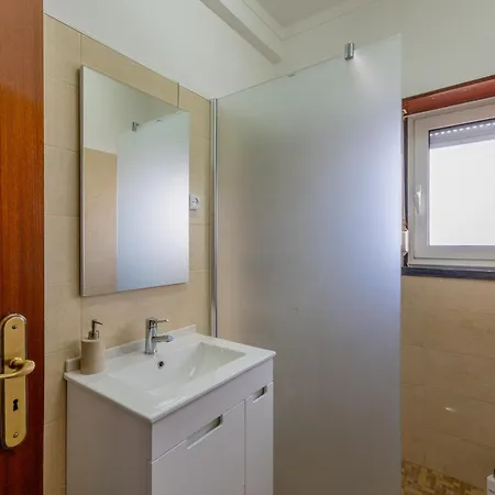 Vila Moradia Sao Joao-spacious Beachfront