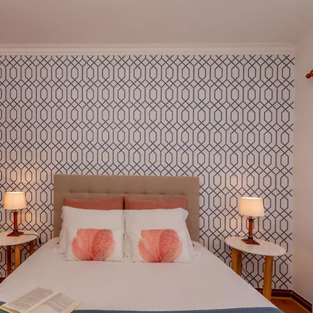 Vila Moradia Sao Joao-spacious Beachfront A dos Cunhados