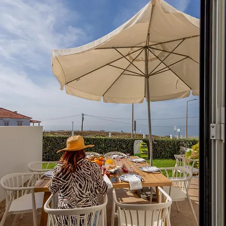 Vila Moradia Sao Joao-spacious Beachfront