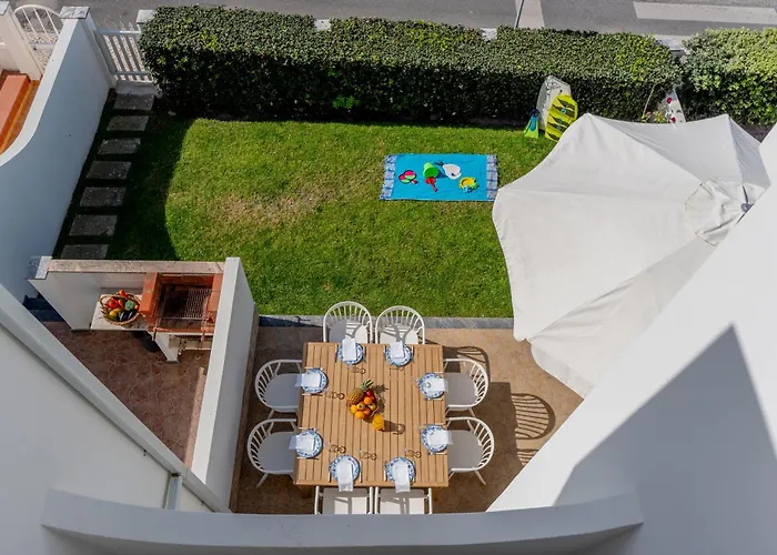 Moradia Sao Joao-spacious Beachfront Villa *