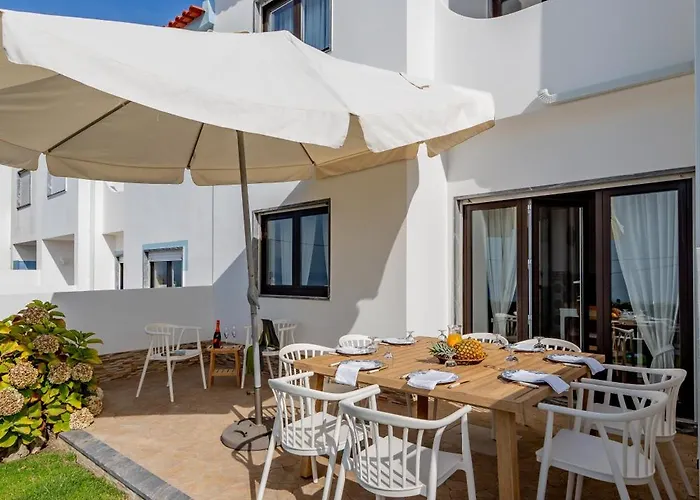 Moradia Sao Joao-spacious Beachfront Villa *