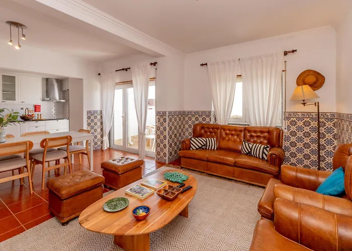 Villa Moradia Sao Joao-spacious Beachfront