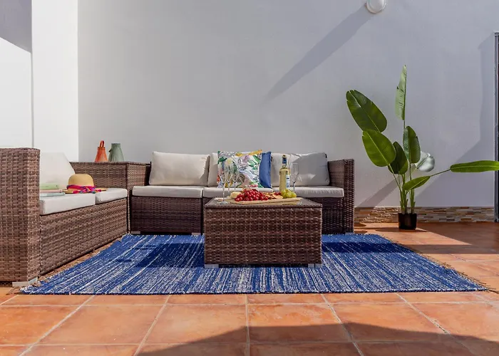 Moradia Sao Joao-spacious Beachfront Villa *