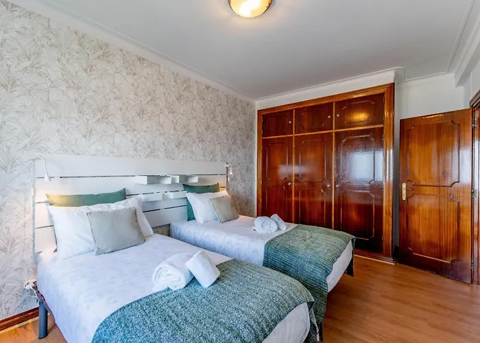 Moradia Sao Joao-spacious Beachfront * A dos Cunhados