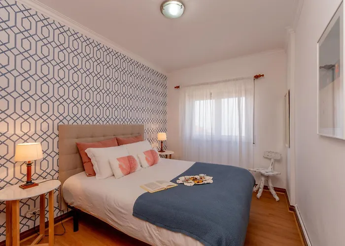 Moradia Sao Joao-spacious Beachfront *
