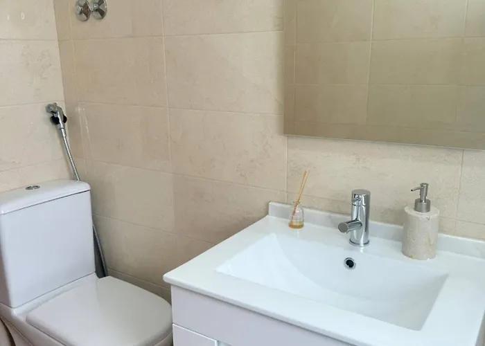 Moradia Sao Joao-spacious Beachfront Villa
