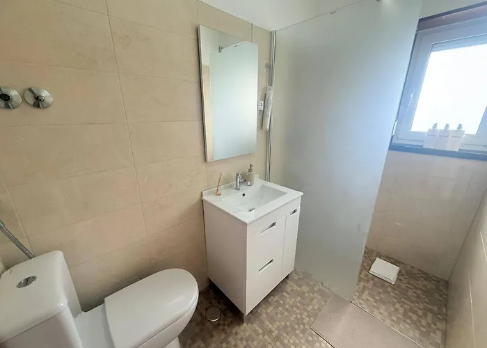 Villa Moradia Sao Joao-spacious Beachfront A dos Cunhados
