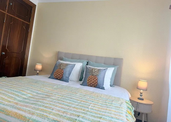 Moradia Sao Joao-spacious Beachfront Villa A dos Cunhados