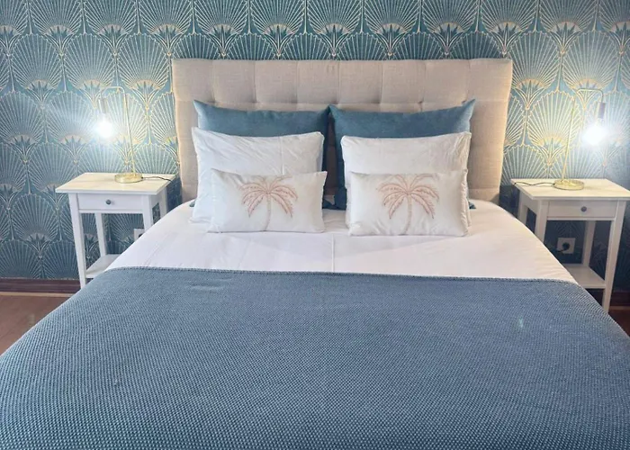 Villa Moradia Sao Joao-spacious Beachfront A dos Cunhados