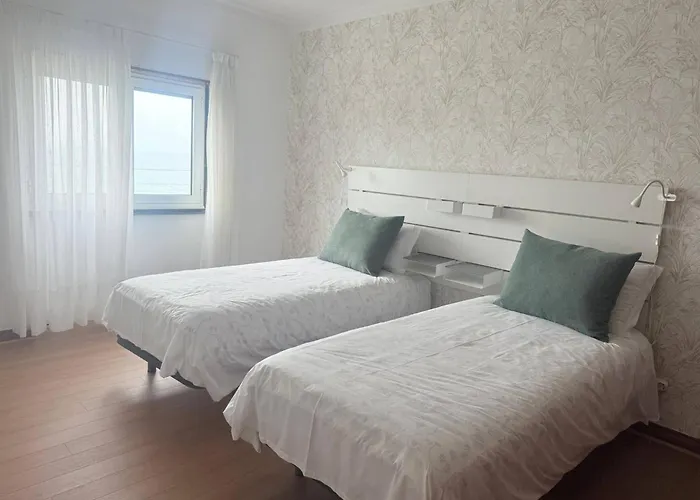 Moradia Sao Joao-spacious Beachfront Villa A dos Cunhados