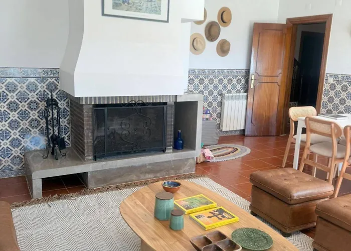Moradia Sao Joao-spacious Beachfront Villa